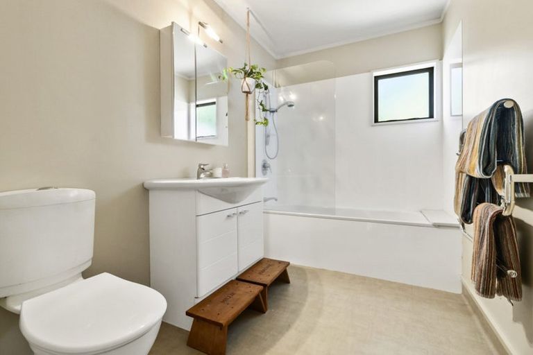 Photo of property in 78d Queens Drive, Lyall Bay, Wellington, 6022