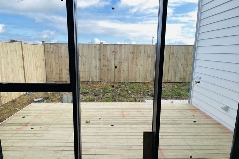 Photo of property in 12 Woven Place, Karaka, 2113