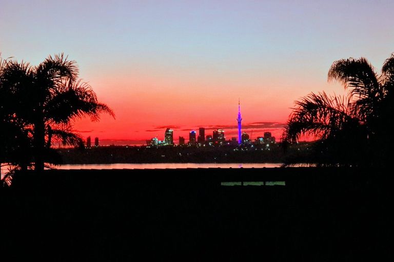 Photo of property in 1 Sunrise Lane, Te Atatu South, Auckland, 0610