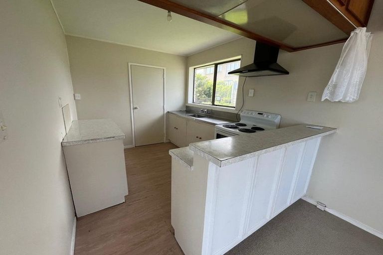 Photo of property in 1/22 Coburg Street, Henderson, Auckland, 0612