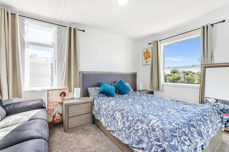 Photo of property in 16 Alberta Road, Glen Avon, New Plymouth, 4312