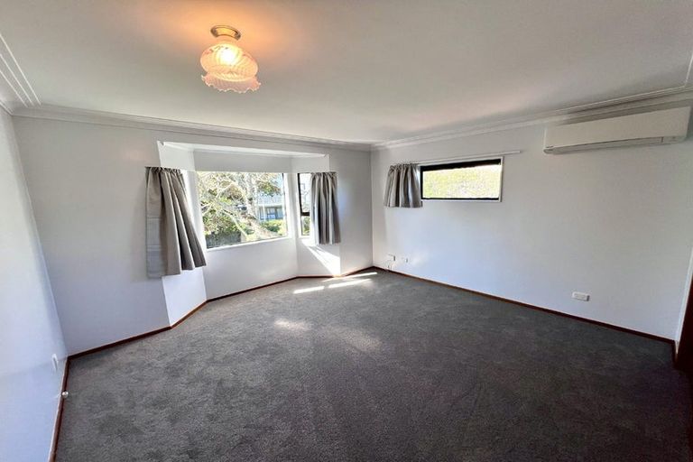 Photo of property in 6 Higham Ferrers Place, Red Beach, 0932