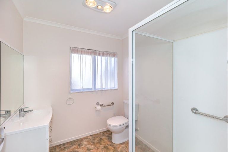 Photo of property in Rangeview Villas, 17/9 Fuller Close, Levin, 5510