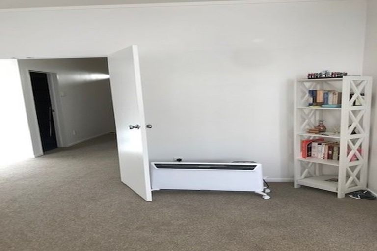 Photo of property in 2/1-5 Gleanor Avenue, Oteha, Auckland, 0632