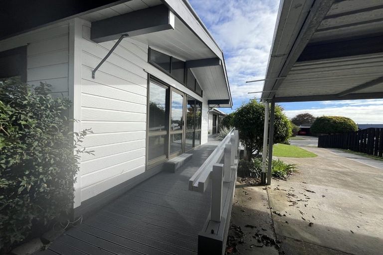 Photo of property in 112 Heta Road, Highlands Park, New Plymouth, 4312