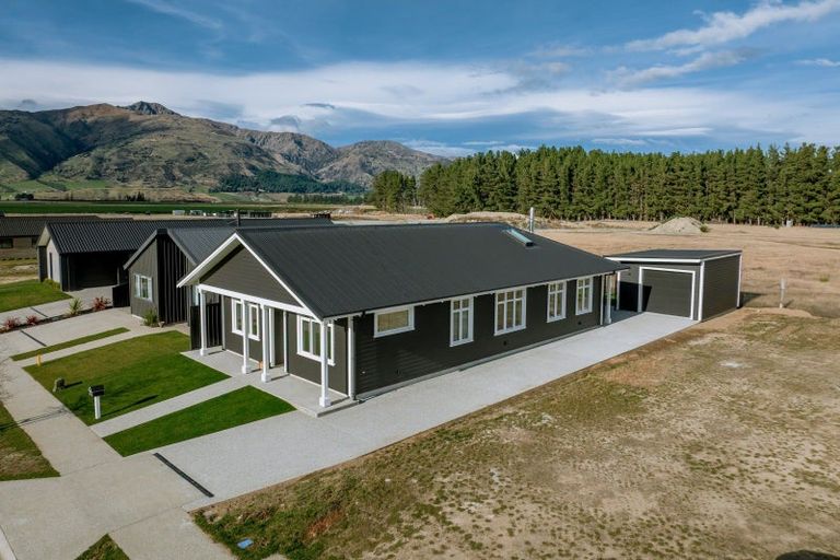 Photo of property in 105 Burdon Loop, Lake Hawea, 9382