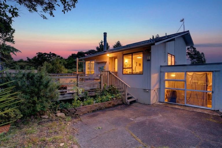 Photo of property in 2/39 Brunton Place, Glenfield, Auckland, 0629