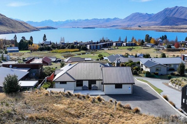 Photo of property in 2 Walter Black Place, Lake Tekapo, 7999