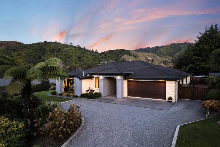 Photo of property in 94 Maui Pomare Road, Nikau Valley, Paraparaumu, 5032