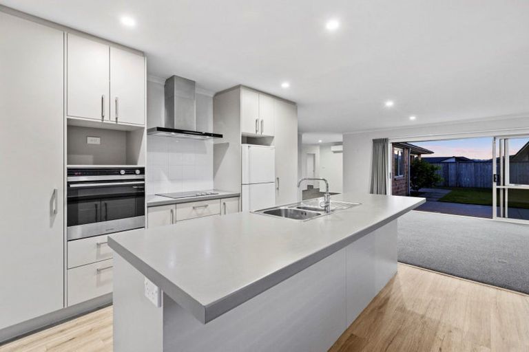 Photo of property in 21 Ponga Place, Papamoa Beach, Papamoa, 3118