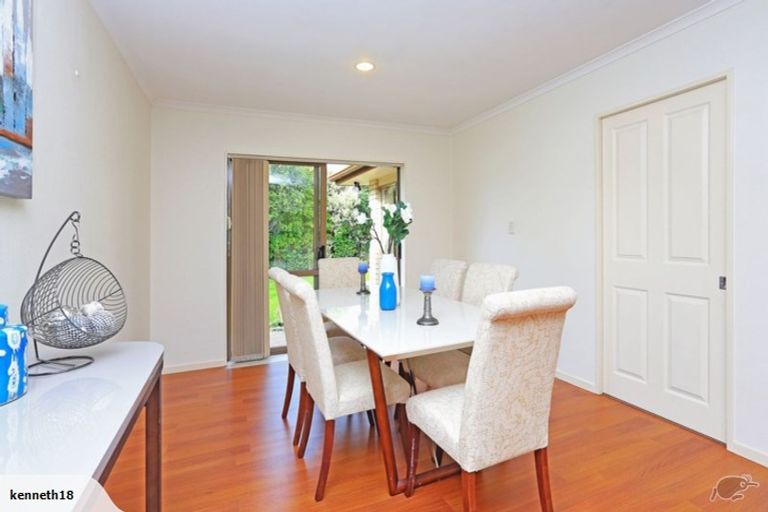 Photo of property in 4 Cambrian Crescent, Flat Bush, Auckland, 2016