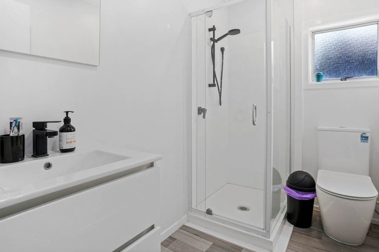 Photo of property in 16 Regal Place, Forrest Hill, Auckland, 0620