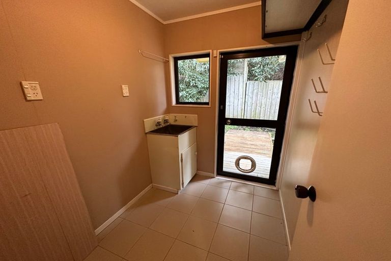 Photo of property in 6 Nielsen Place, Massey, Auckland, 0614