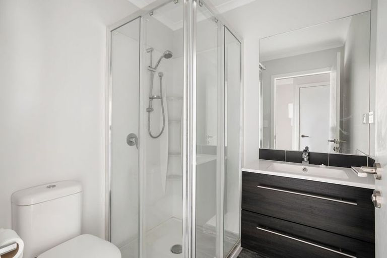 Photo of property in 6 Wharara Lane, Massey, Auckland, 0614