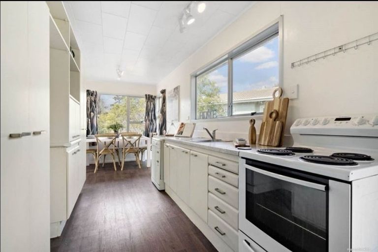 Photo of property in 43 Reynella Drive, Massey, Auckland, 0614