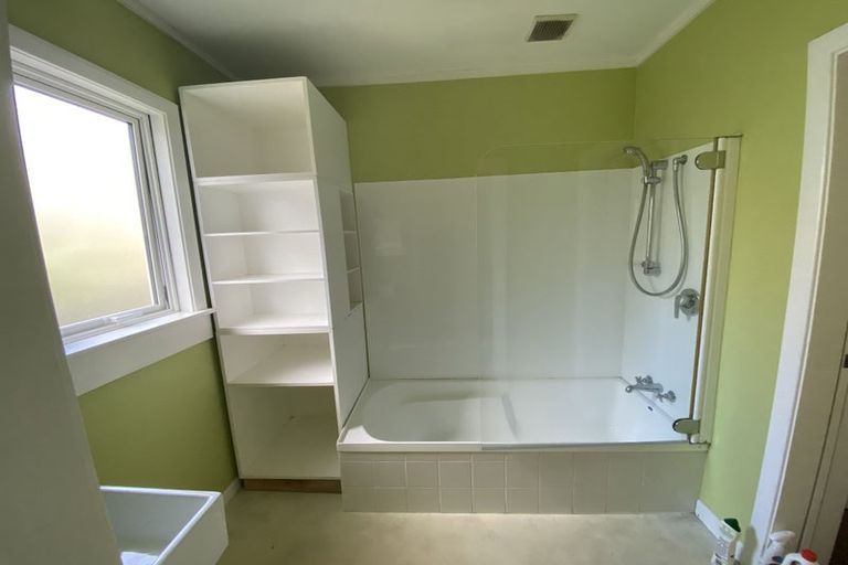 Photo of property in 21 Mexted Terrace, Tawa, Wellington, 5028