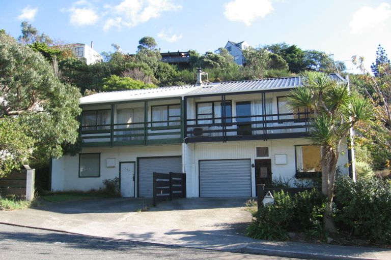Photo of property in 107a Churton Drive, Churton Park, Wellington, 6037