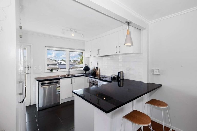 Photo of property in 2/13 Creamer Avenue, Belmont, Auckland, 0622
