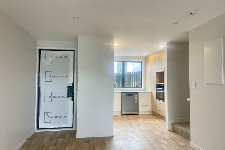 Photo of property in 2 Mikoikoi Crescent, Mangere Bridge, Auckland, 2022