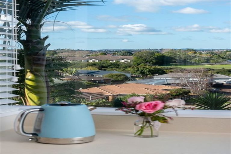 Photo of property in 1/74 Gosford Drive, Botany Downs, Auckland, 2010