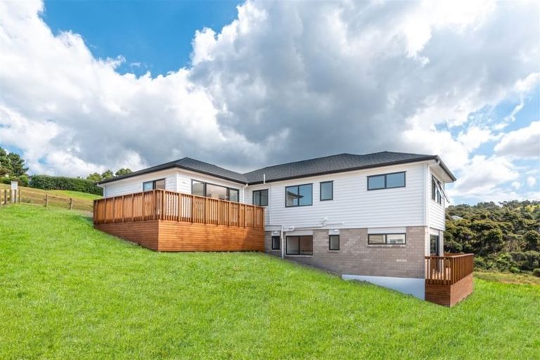 Photo of property in 8 Myra G Place, Stanmore Bay, Whangaparaoa, 0932