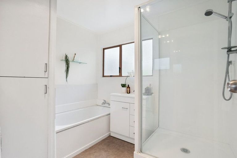 Photo of property in 1/43 Seaton Road, Murrays Bay, Auckland, 0630
