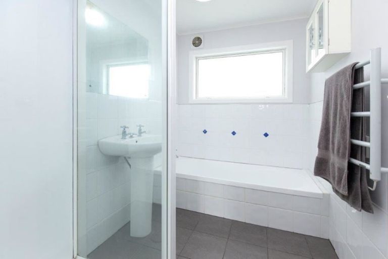 Photo of property in 5 Hiwi Crescent, Stanmore Bay, Whangaparaoa, 0932