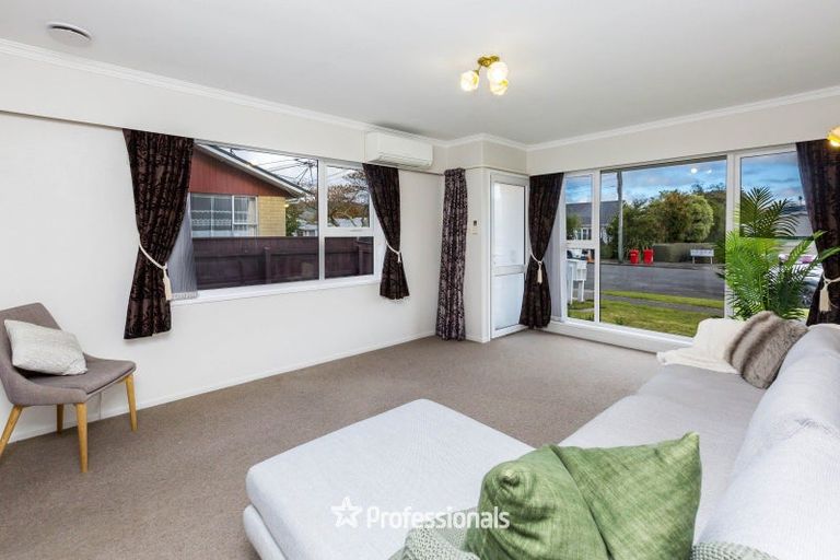 Photo of property in 2/6 Hay Street, Ebdentown, Upper Hutt, 5018