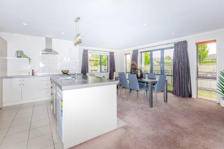 Photo of property in 112 Saint James Drive, Huntington, Hamilton, 3210