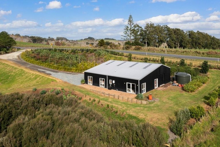 Photo of property in 111 Takatu Road, Tawharanui Peninsula, Matakana, 0986