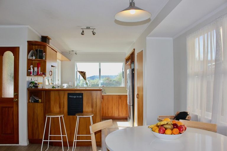 Photo of property in 34 Sunvue Road, Glen Eden, Auckland, 0602