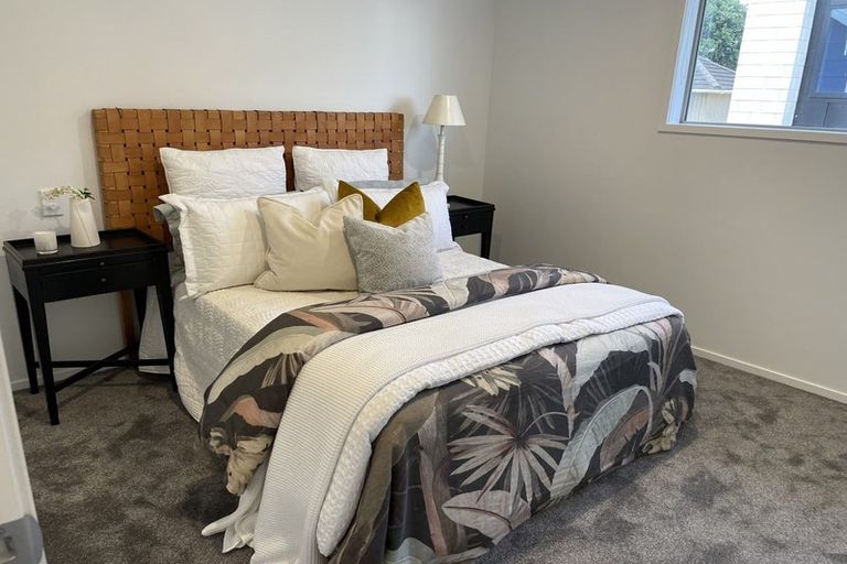 Photo of property in 3/80 Awaroa Road, Sunnyvale, Auckland, 0612
