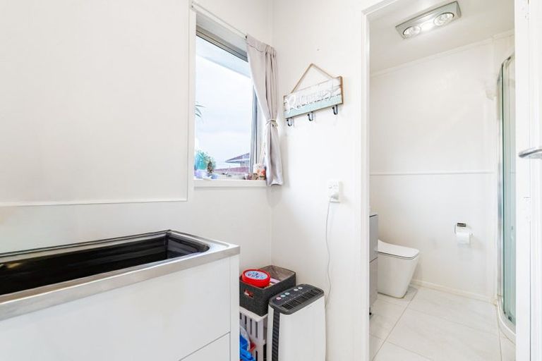 Photo of property in 4/6 Ray Small Drive, Papakura, 2110