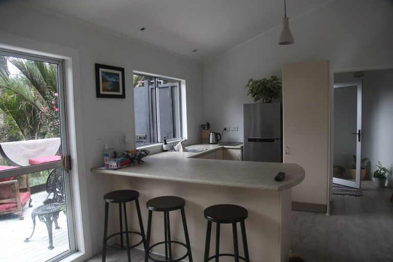 Photo of property in 128 Otitori Bay Road, Titirangi, Auckland, 0604