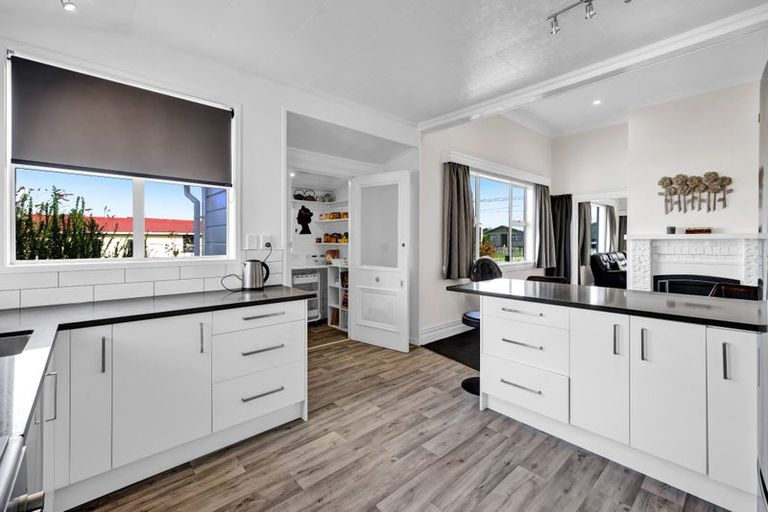 Photo of property in 36 Tawhiti Road, Hawera, 4610