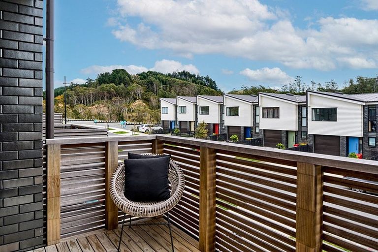 Photo of property in 33 Holystone Road, Whitby, Porirua, 5024