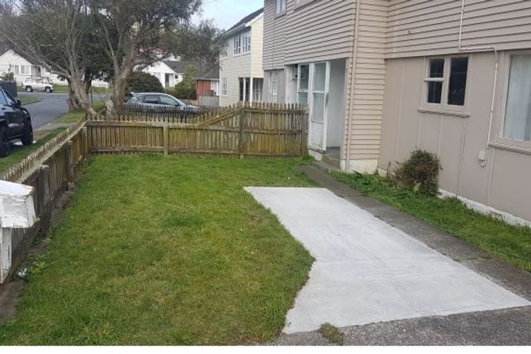 Photo of property in 5- 7 Hazard Grove, Cannons Creek, Porirua, 5024