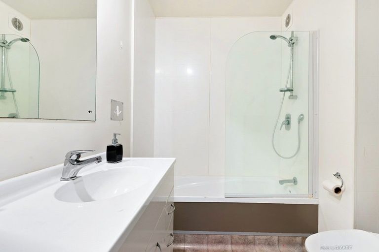 Photo of property in 17/3 Kelvin Grove, Te Aro, Wellington, 6011