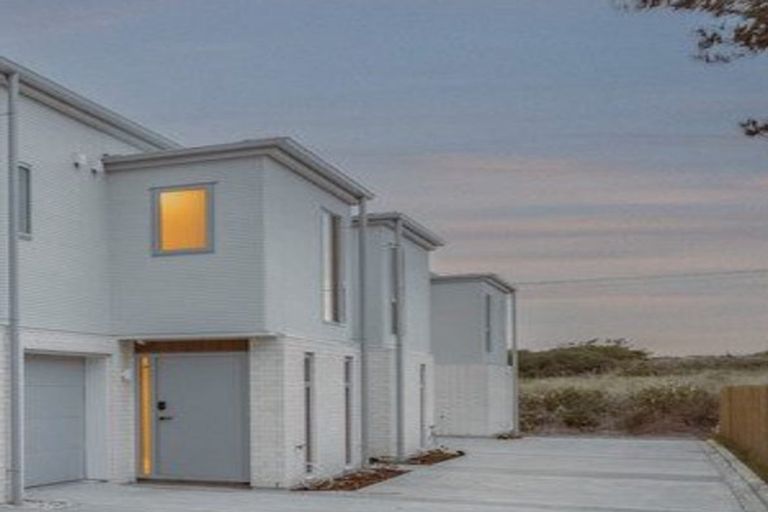 Photo of property in 3/50 Marine Parade, North New Brighton, Christchurch, 8083