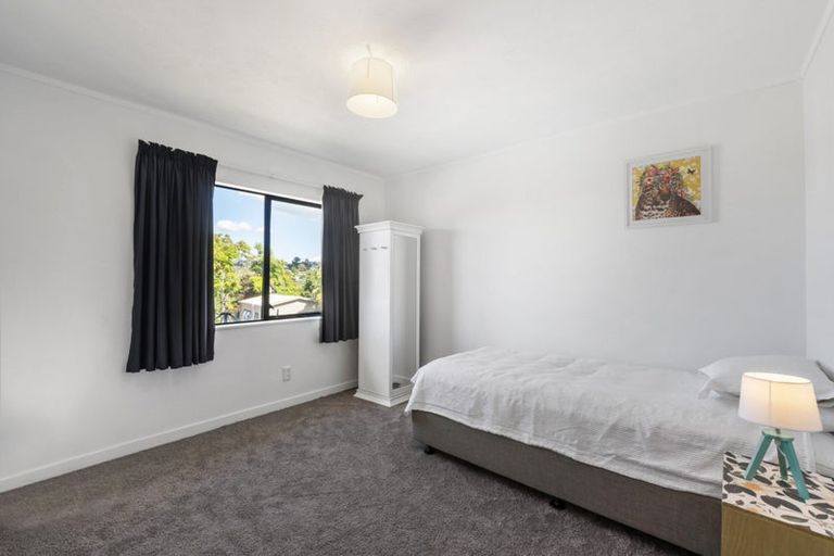 Photo of property in 1/10 Atlantis Place, Totara Vale, Auckland, 0629