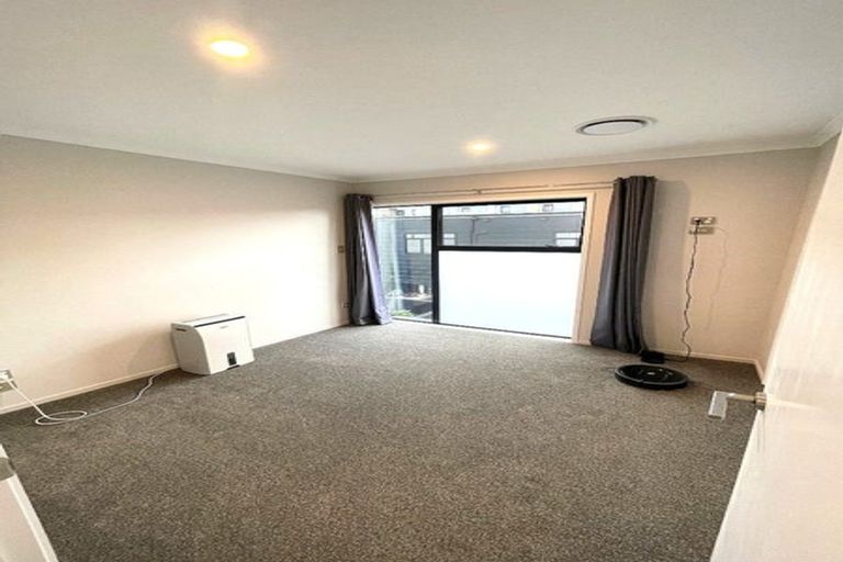 Photo of property in 4 Tuamaka Lane, Hobsonville, Auckland, 0616
