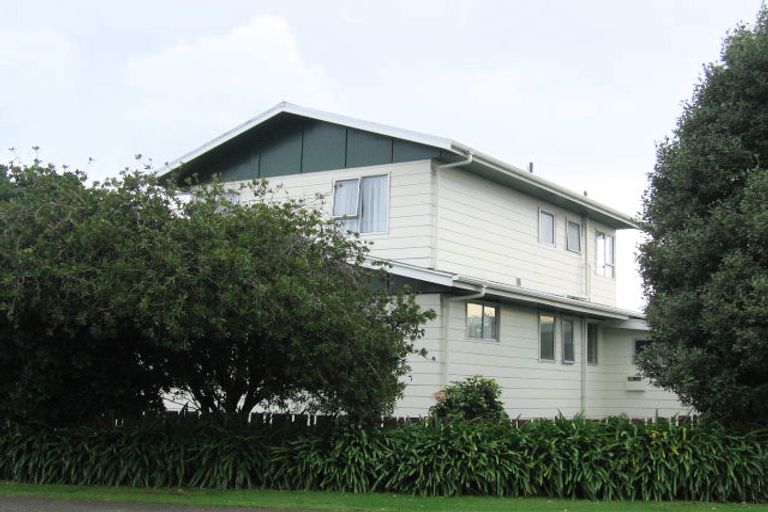 Photo of property in 11 Rangiatea Street, Paraparaumu Beach, Paraparaumu, 5032