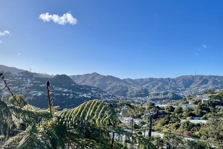 Photo of property in 5 Denbigh Way, Wilton, Wellington, 6012