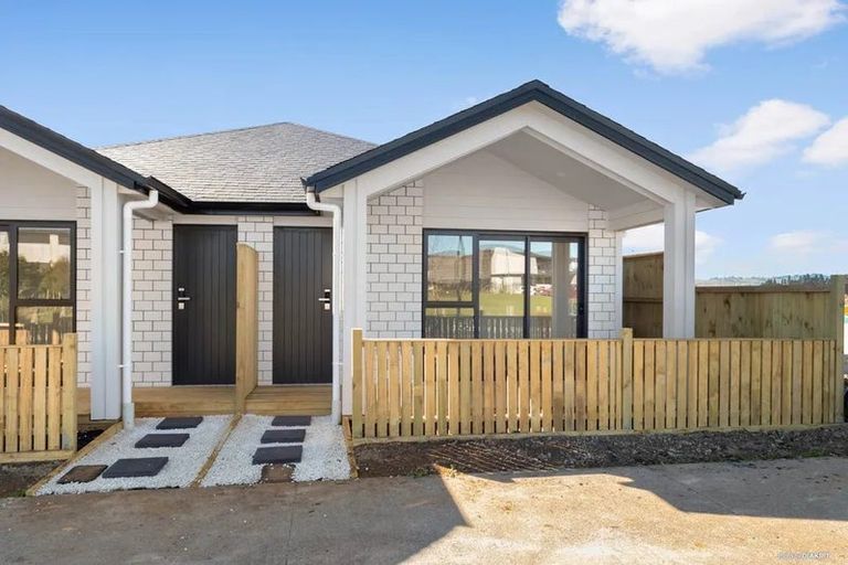 Photo of property in 22 Rorotu Avenue, Karaka, 2113