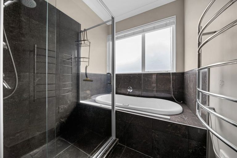 Photo of property in 28 Franshell Crescent, East Tamaki, Auckland, 2013