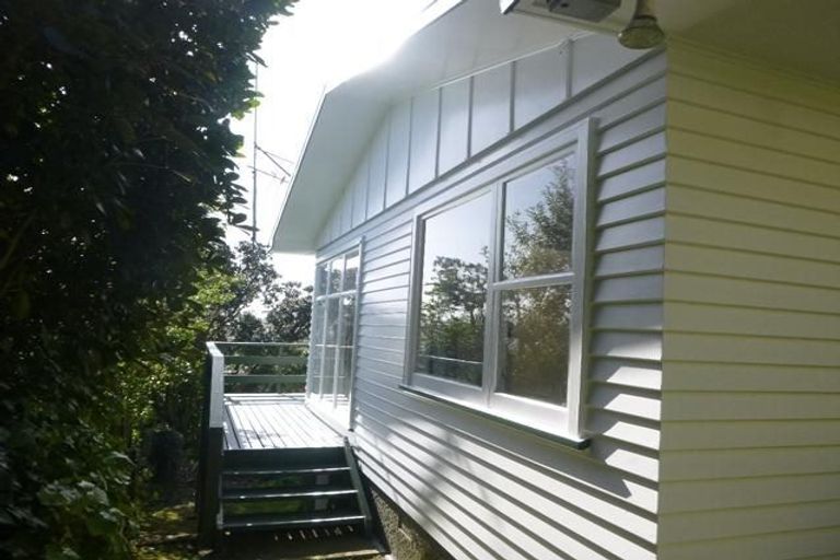 Photo of property in 91 Ruskin Road, Newlands, Wellington, 6037