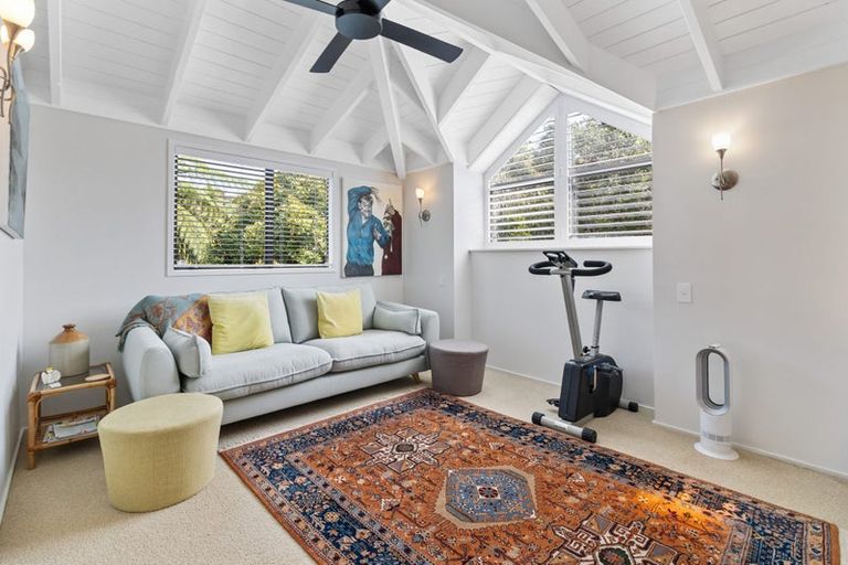 Photo of property in 33 Homewood Place, Chatswood, Auckland, 0626