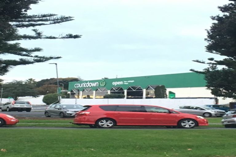 Photo of property in 3/7 Highland Park Drive, Highland Park, Auckland, 2010