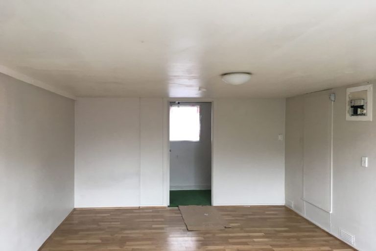 Photo of property in 29 Chilcott Road, Henderson, Auckland, 0612