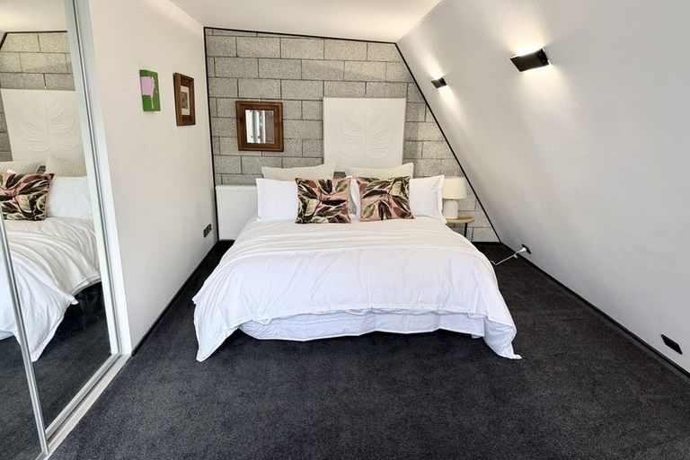 Photo of property in 377a Karaka Bay Road, Karaka Bays, Wellington, 6022